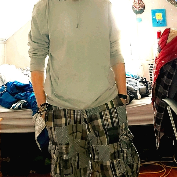 Plaid Old Navy Cargo Shorts - Picture 3 of 3